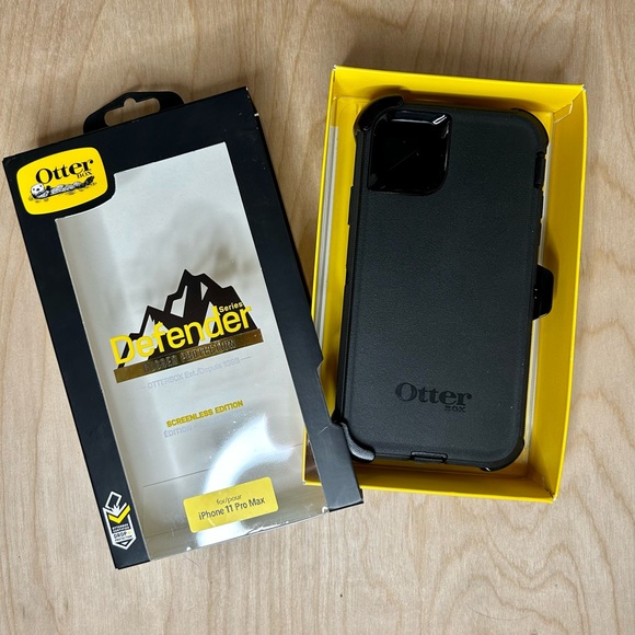 New OtterBox Defender iPhone 11 Pro Max Case with clip - Picture 2 of 4